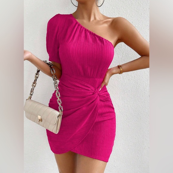 5 for $25! 💕 SHEIN Privé One Shoulder Twist Front Bodycon Dress - Picture 5 of 6